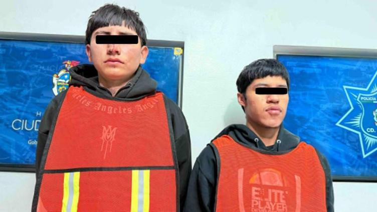 Persecución termina en choque: Asaltan negocio y se estrellan contra poste en la Tecnológico