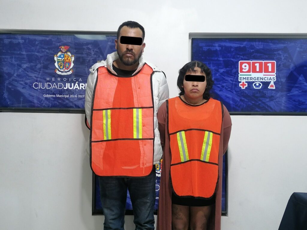 Arrestan a pareja armada en vehículo robado en la colonia Kilómetro 27