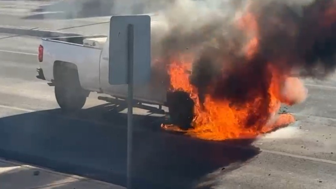 Se le prende la troca en plena fila del Puente Libre 1