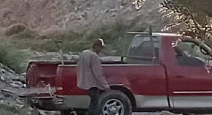 Buscan a responsable de tirar escombro en arroyo 1