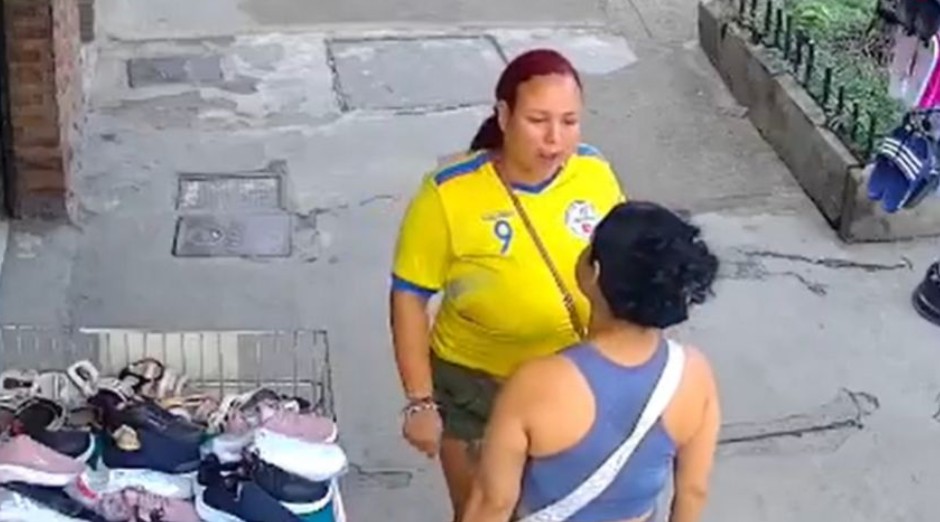 Mujer mu3re tras pel3a a cuch1llad4s; agres0ra queda libre 1