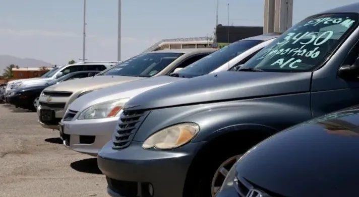 Alcalde de Juárez descarta operativos masivos contra autos chuecos; retiro solo será por infracciones