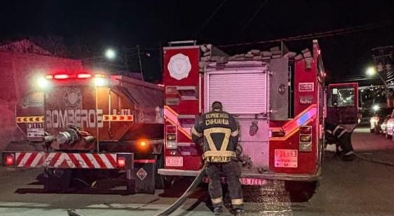 Bomberos sofocaron el fuego durante la madrugada en Ciudad Juárez