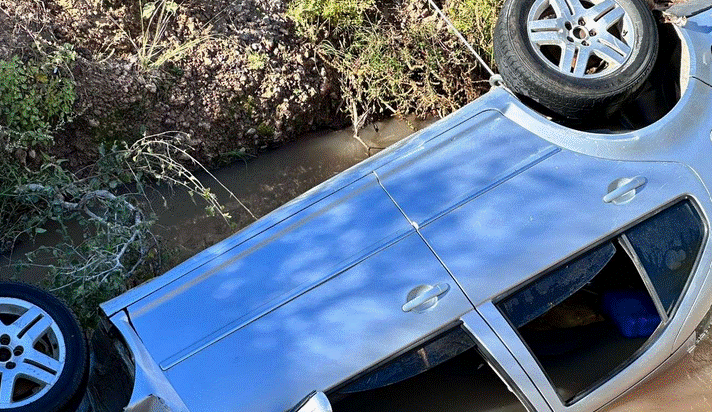 Tragedia en Nuevo Casas Grandes: Pareja muere tras caer su vehículo al arroyo de la Laguna Fierro