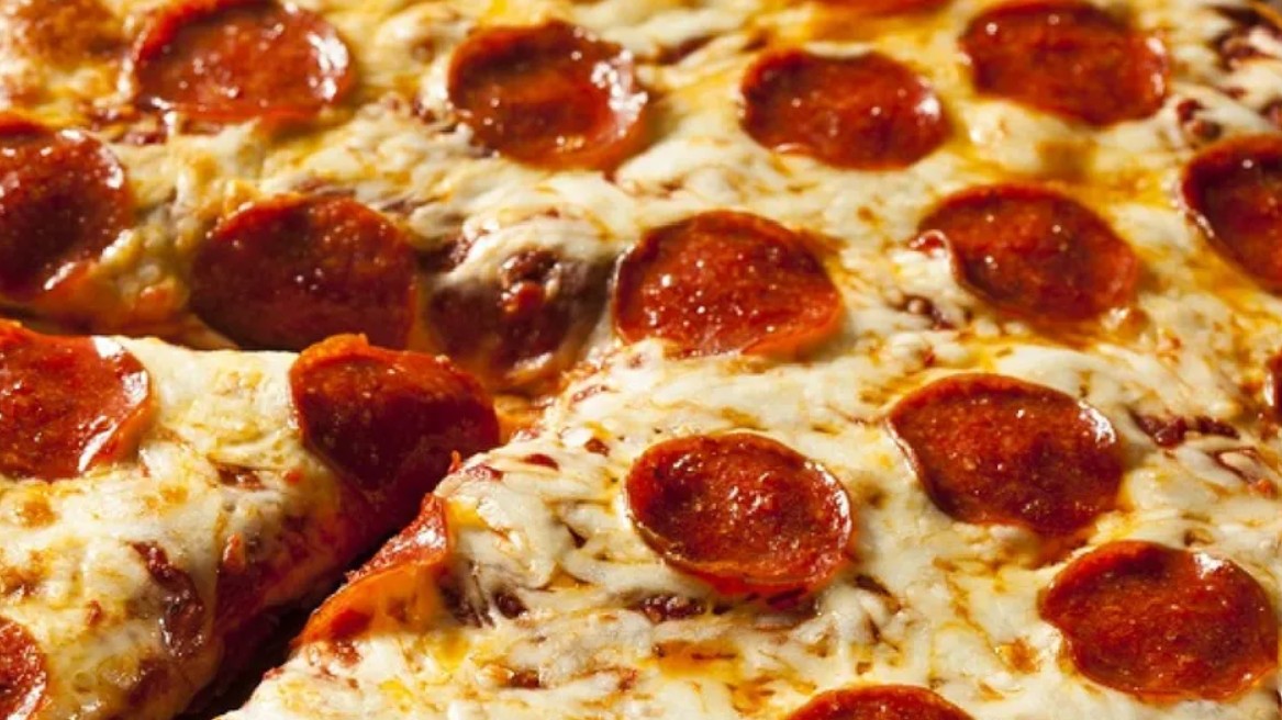 Mu3r3 mujer tras comer pizza contaminada; más de 100 personas resultan intoxicadas 1