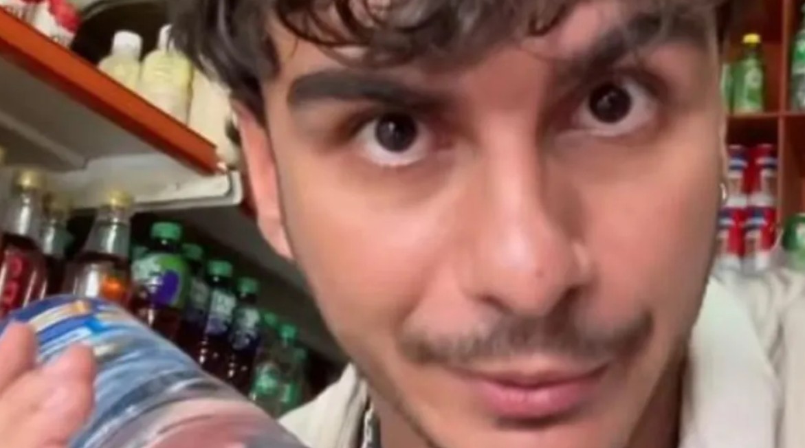 Influencer termina hospitalizado 4 días tras beber agua embotellada 1