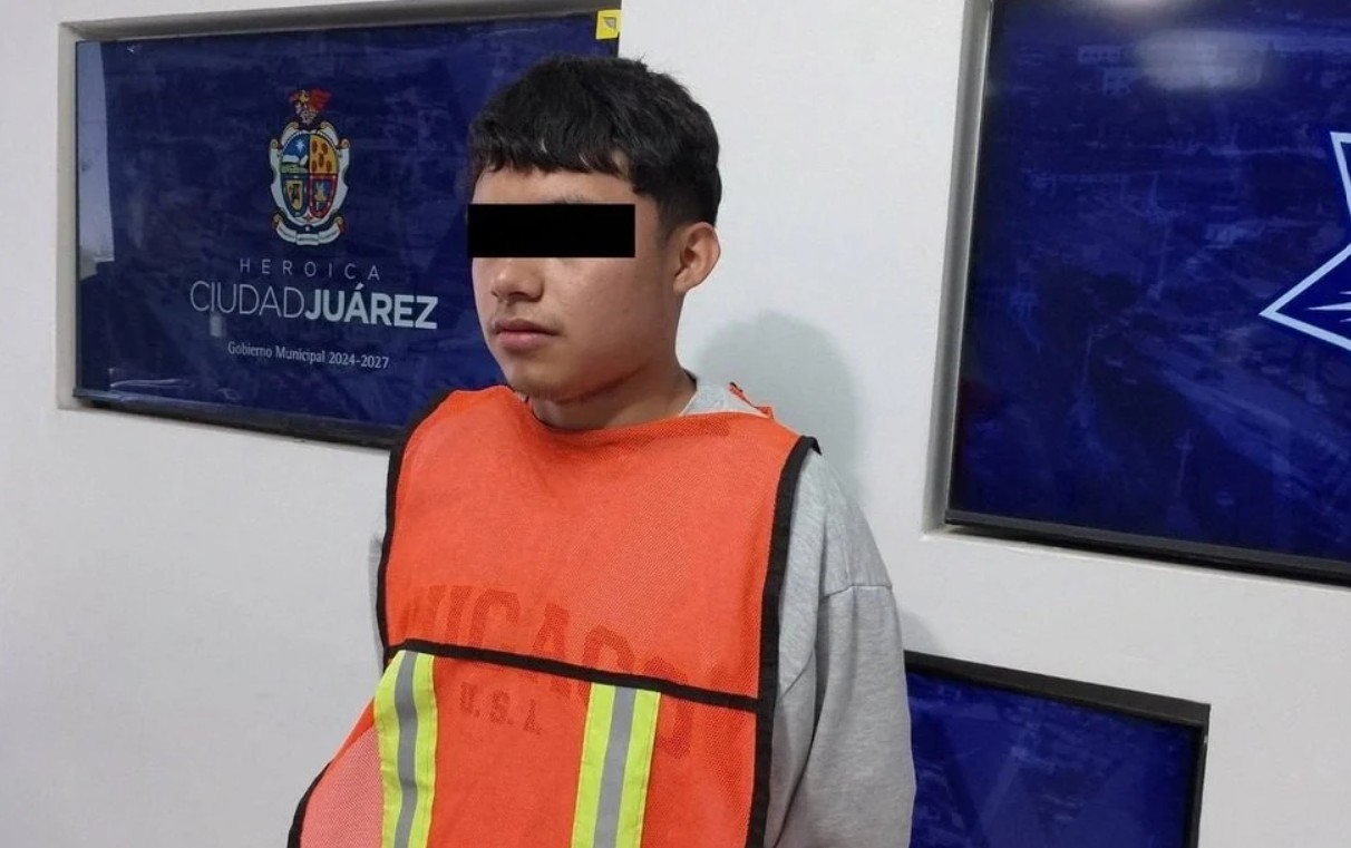 Mujer reconoce su auto r0bad0 en plena calle y logra detención 2