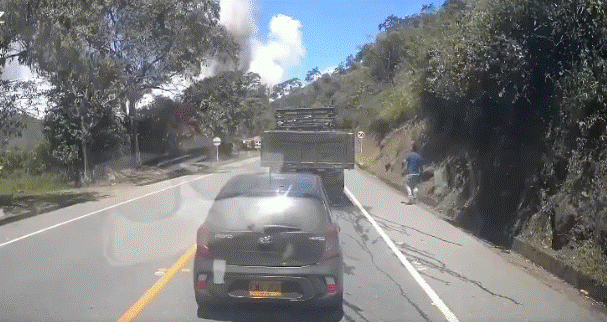 Explosión contra autobús desata tragedia en Cajibío, Cauca