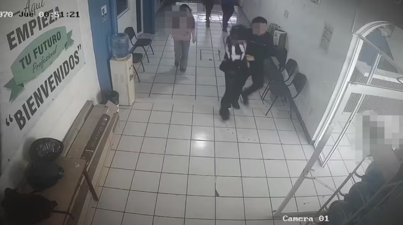 ¡Héroes sin capa! Así fue como los alumnos sometieron al tirador que asesinó a dos maestras 1