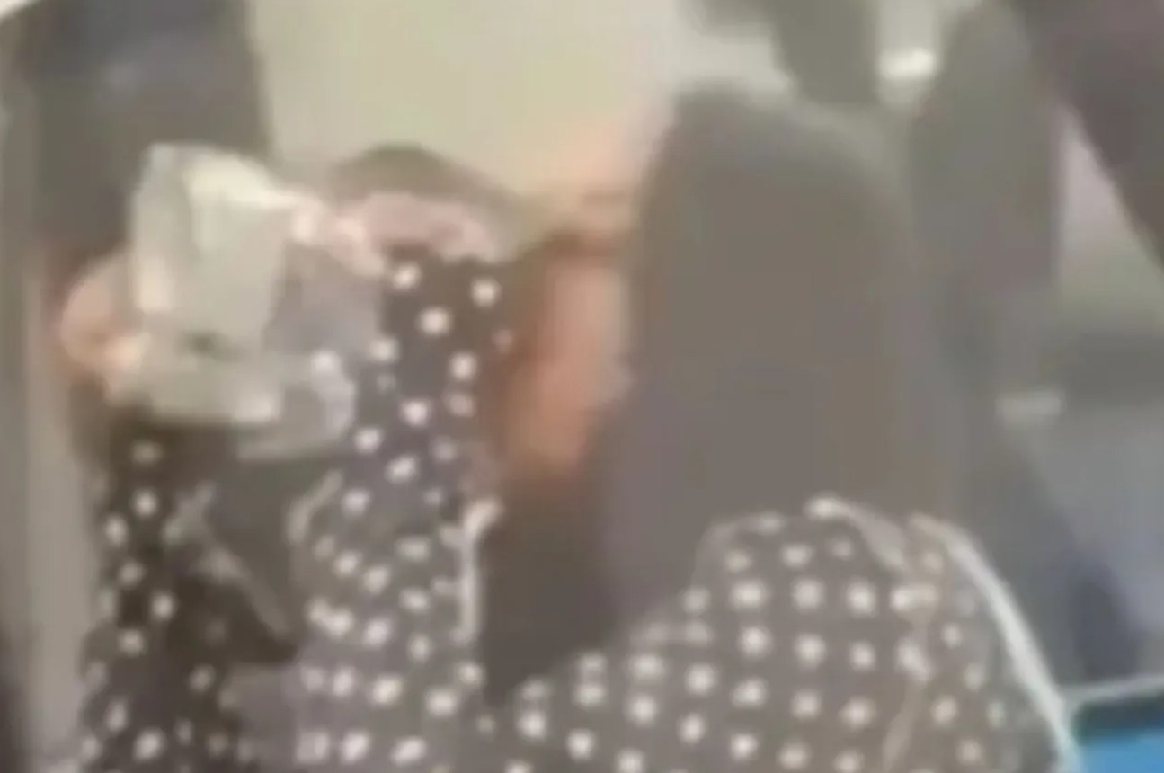 Mujer se bebe botella de tequila en aeropuerto y pierde su vuelo 1