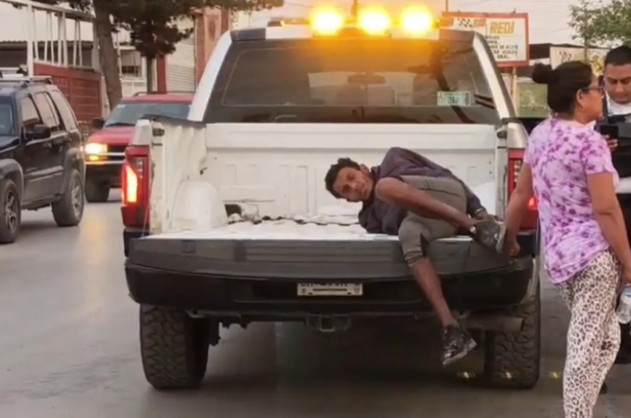 Detienen a hombre acusado de exh1bic1on1smo y toc4mi3ntos a men0r 1