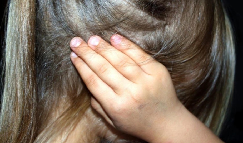 Madre escondió a su hija por años para que su padre nunca la viera 1