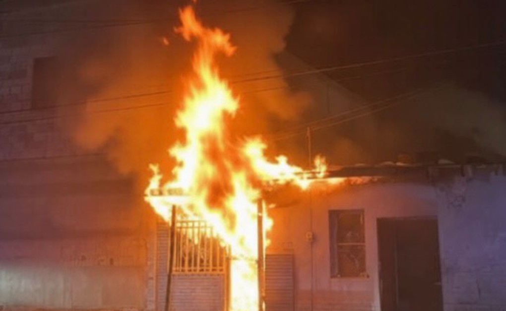 Discusión termina en inc3nd1o de vivienda al poniente de Juárez 1