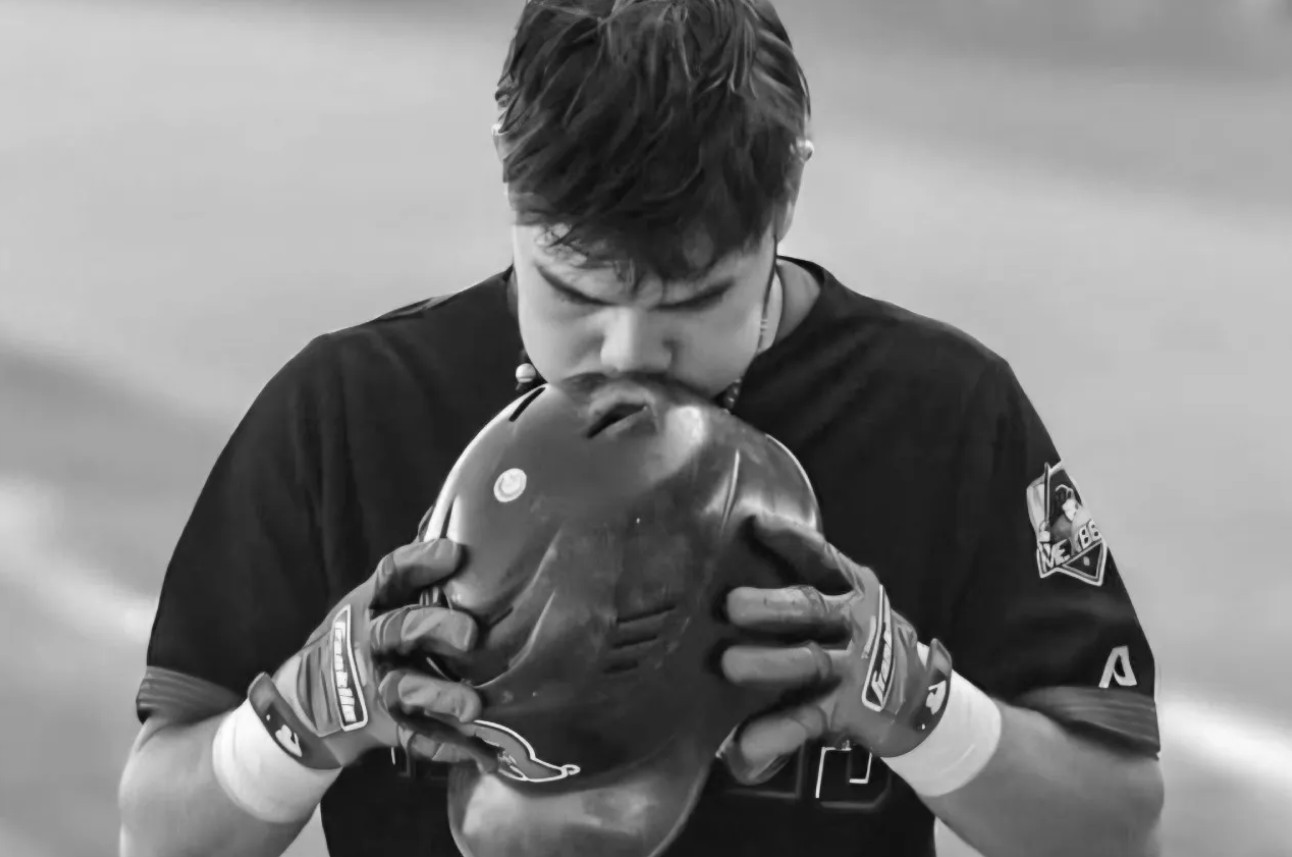 Mu3re joven promesa del beisbol junto a su pareja en Nuevo Casas Grandes 1