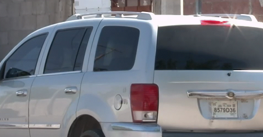 El vehículo fue abandonado en la colonia Municipio Libre por personas que huyeron tras el ataque; autoridades destacan que la unidad no portaba placas de circulación.