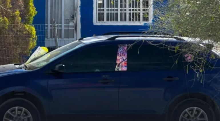 Sujetos armados dispararon contra una Ford Escape y dejaron una narcoamenaza en la colonia El Sauzal