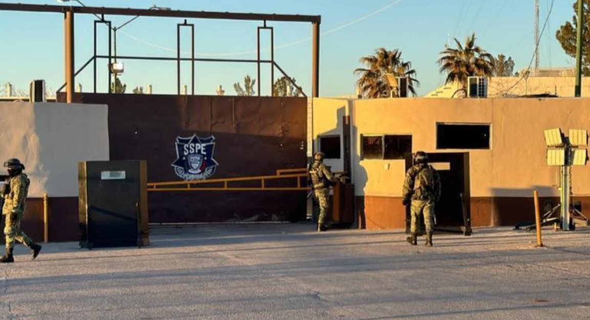 Despliegan fuerte operativo de revisión en el Cereso 3 1