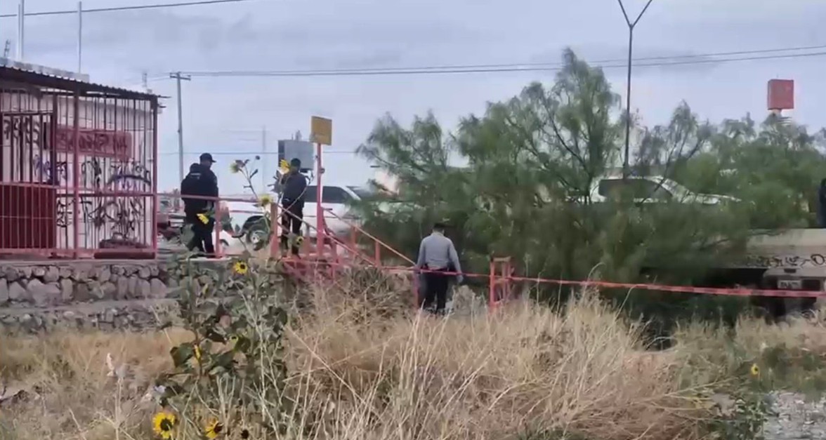 Hallan mu3rt0 a hombre en situación de calle en el Eje Vial Juan Gabriel 1