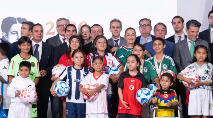Alejandra de la Vega participa en La Mañanera; Bravos impulsará escuela cantera 1