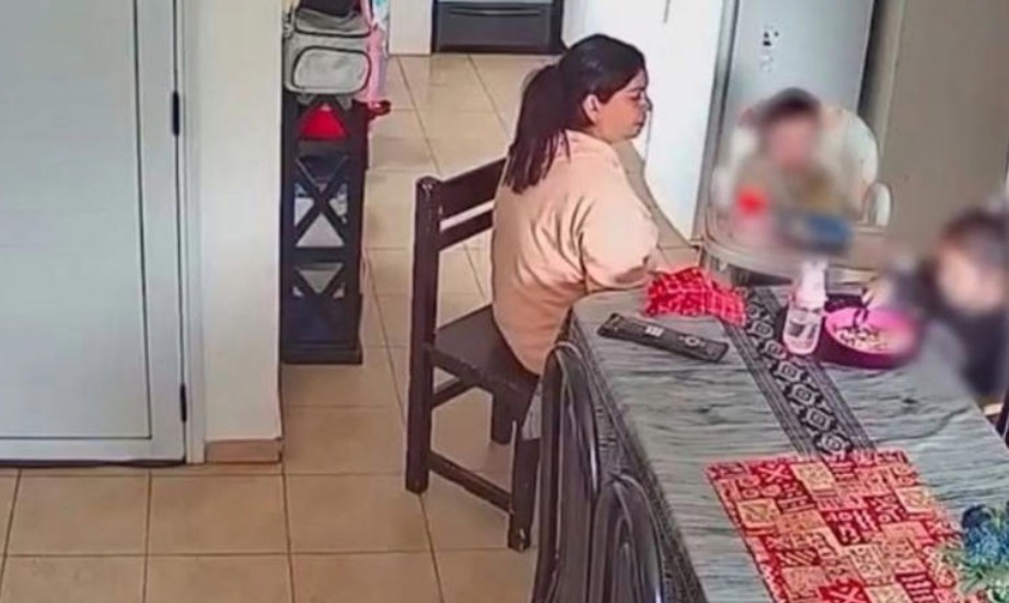 Madre descubre por cámaras que niñera g0lpe4ba a su hija de 3 años 1