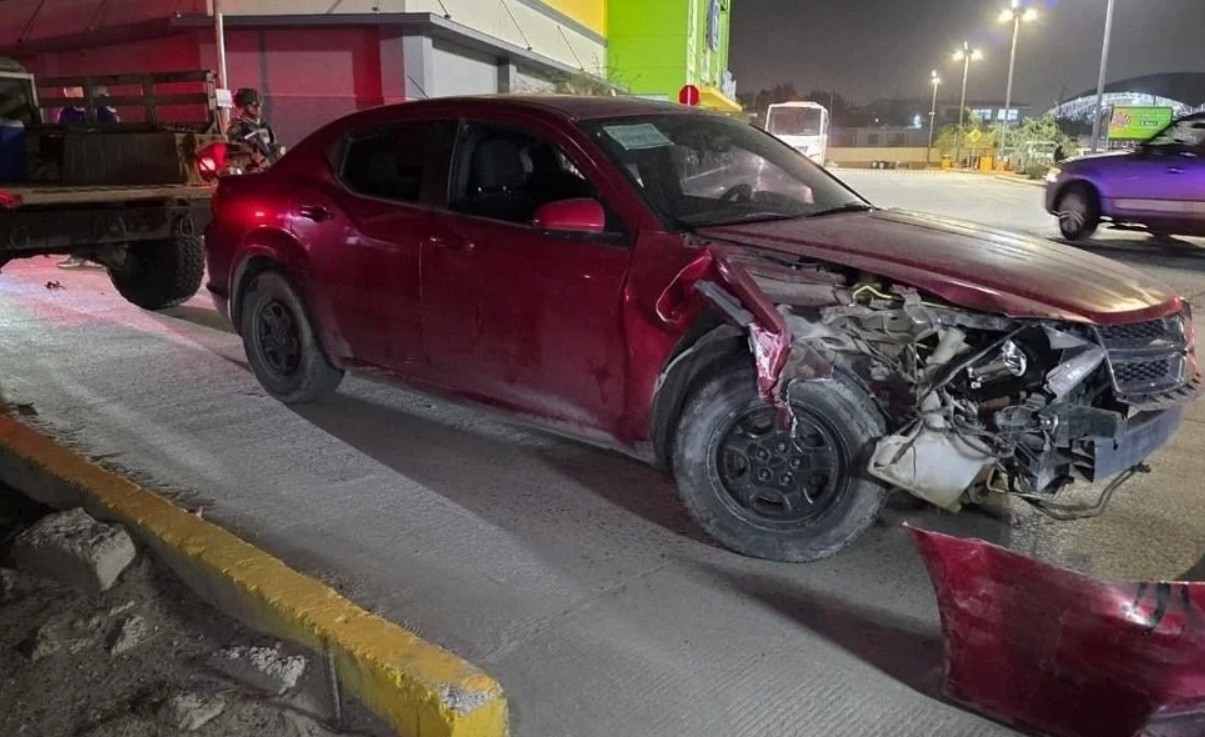 Conductor ebrio ch0ca contra unidad militar en Tierra Nueva 2