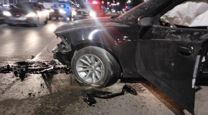 Ch0ca en Plaza Ramacoi, huye por Las Torres y destroza su Dodge Charger 1