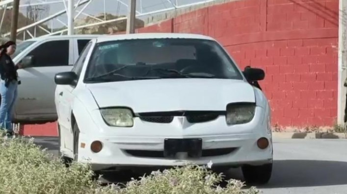 Abandonan cuerp0 dentro de automóvil en la colonia Nueva Galeana 1