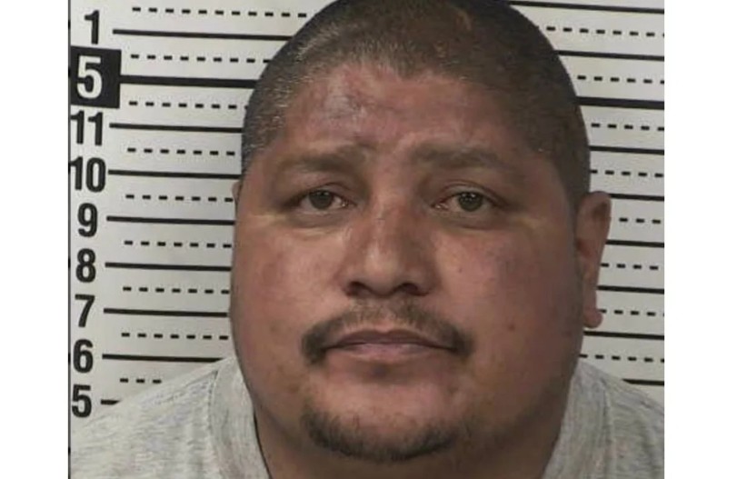 As3sin4n a hombre frente a sus tres hijos; detienen a pareja en Nuevo México 1