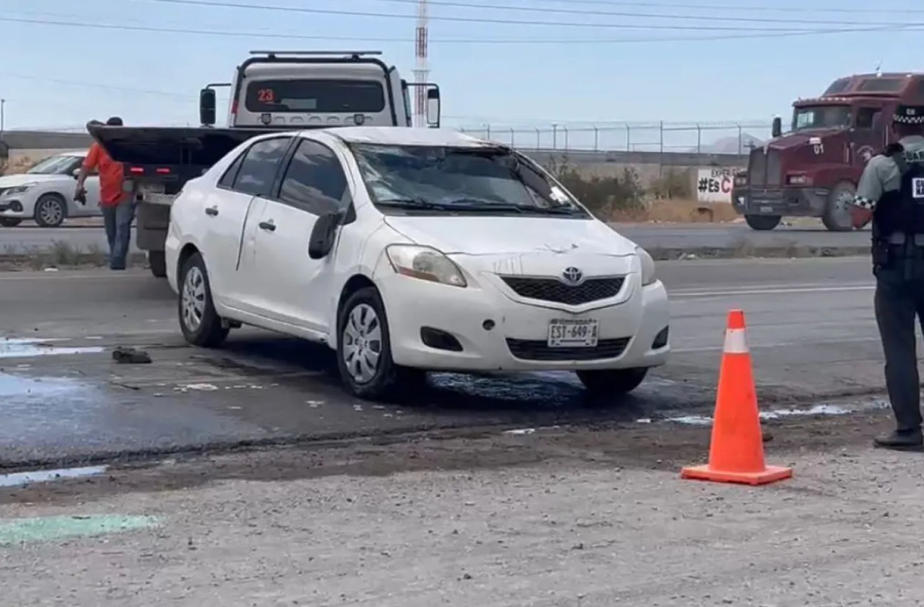 Mujer termina lesi0nad4 tras aparatosa volcadura en la Panamericana 2
