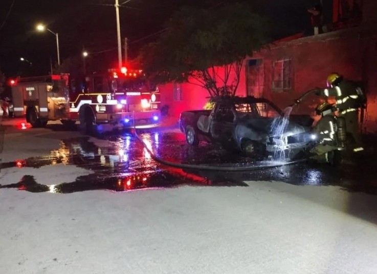 Inc3nd1an camioneta en la colonia Frida Kahlo; propietario señala a vecino como responsable 2