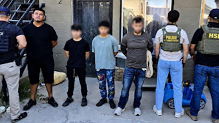 Autoridades encontraron a tres migrantes ocultos, incluidos dos menores que viajaban solos