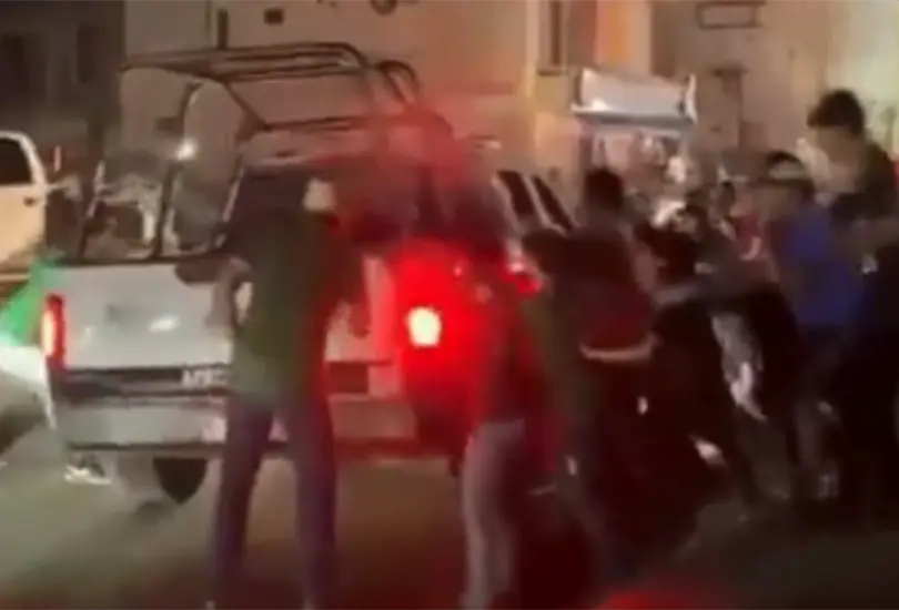 Policías disparan al aire para dispersar festejos por triunfo de México 1