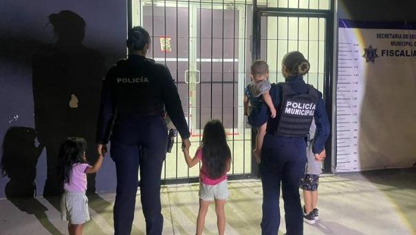 Entregan a su madre a los cuatro niños resguardados en Torres del Sur 1