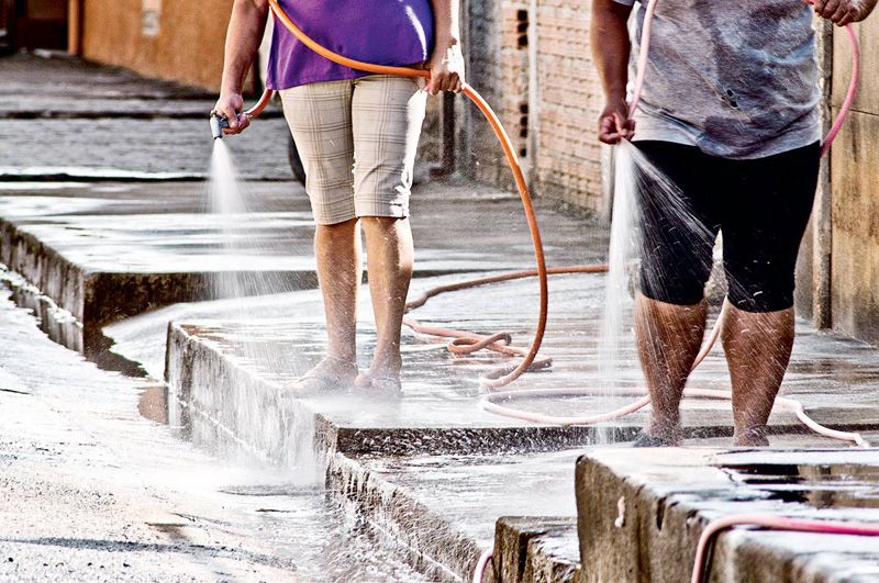 Desperdiciar agua sale caro: van más de mil multas este año 1