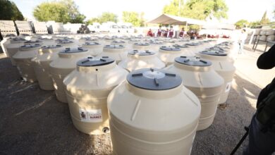 Municipio inicia entrega de tinacos para familias con baja presión de agua en Juárez 51 La primera jornada distribuyó 200 depósitos de 450 litros; el programa contempla entregar 2 mil 300 unidades durante los próximos meses.