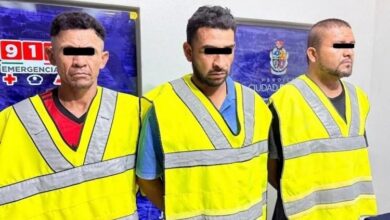 Arrojaron bombas molotov a la camioneta de su vecino; los arrestaron