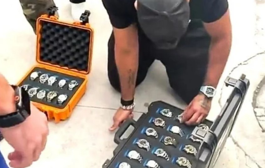 Selección Mexicana regresa relojes de lujo reg4lados por influencer 66