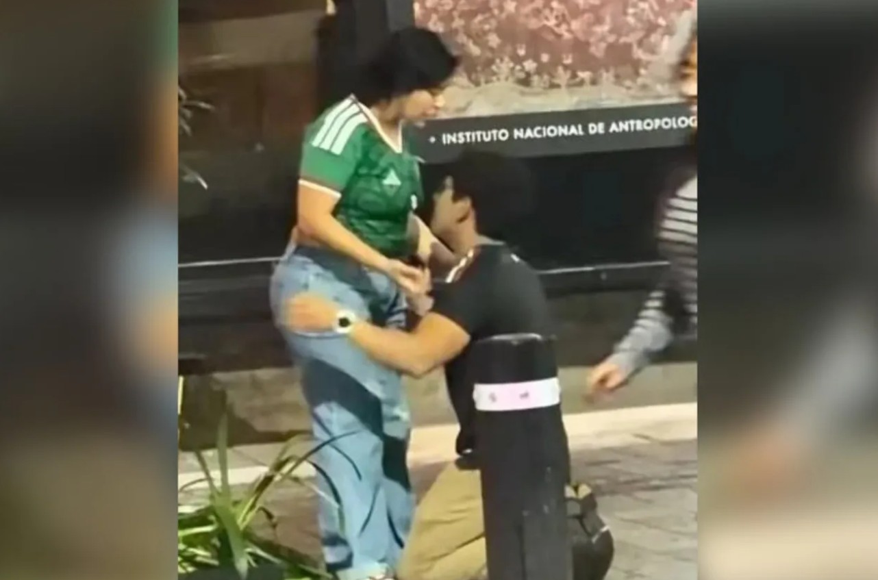 Pareja protagoniza reconciliación viral en el Ángel de la Independencia 1