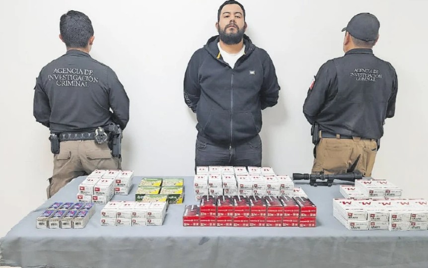 Asegura FGR camión de paquetería con más de 8 mil cartuch0s en carretera