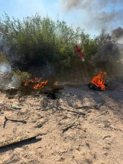 Detienen a dos jóvenes por provocar inc3nd1o de maleza en Valle Dorado 2