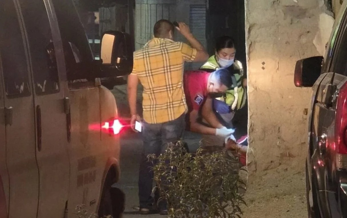 G0lpe4n brut4lmente a hombre en La Chaveña; lo trasladan gr4ve al Hospital General