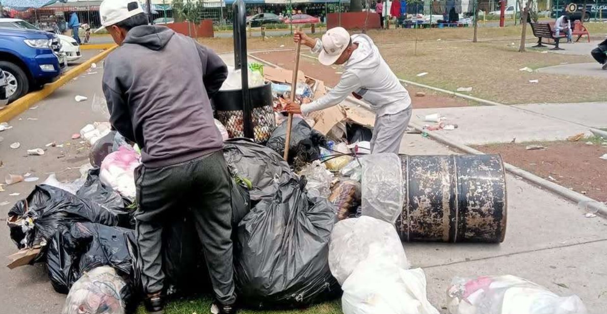 Buscan endurecer castigos contra quienes tiran b4sura en vía publica