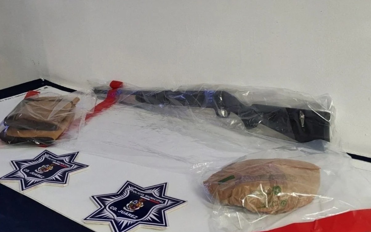 Detienen a hombre con r1fle y más de 200 gram0s de m4rigu4na 2
