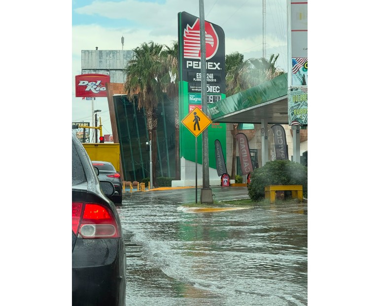 Lluvias provocan encharcamientos e inundaciones en varias avenidas de Ciudad Juárez
