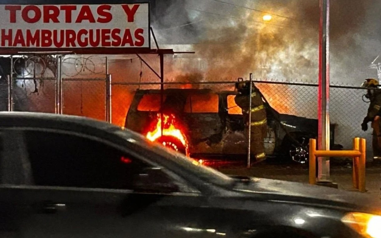 Inc3nd1an vehículos en autolavado de la Gómez Morín; investigan posible ataque intencional