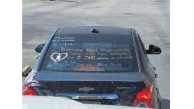 Auto decorado por graduación se vuelve viral por mensaje sobre pensión alimenticia 5