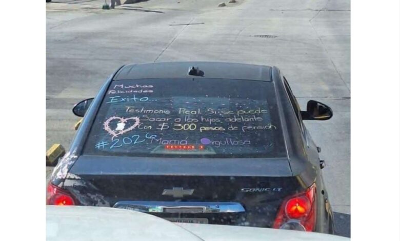 Auto decorado por graduación se vuelve viral por mensaje sobre pensión alimenticia 1