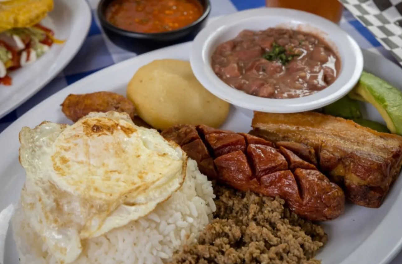 Arresta ICE a dueño de Caracas Latin Food en El Paso por presunto exceso de estancia con visa