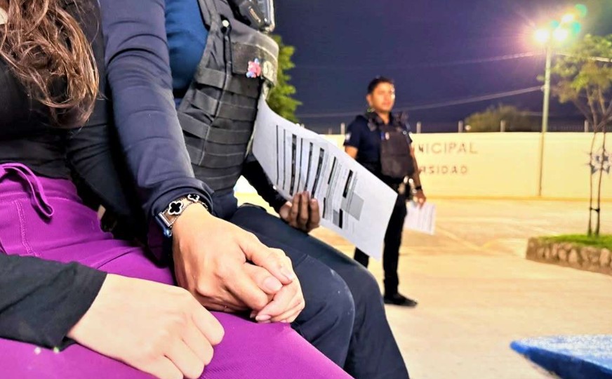 Policías municipales ponen a salvo a mujer en cr1sis en puente de Ciudad Juárez
