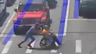 “Spider-Man” rescata a hombre en silla de ruedas en avenida de seis carriles 16